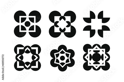 This vector illustration depicting the influence of visual perception in cognitive psychology, highlighting geometric shapes through the use of negative space.