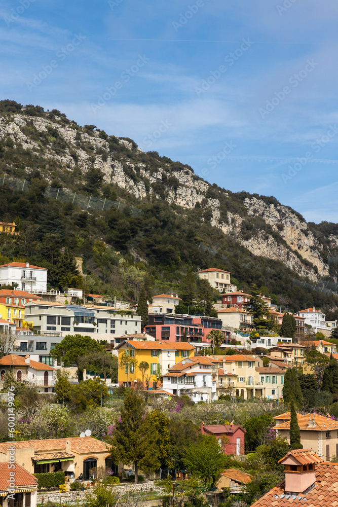 Villas du village de La Turbie, à flanc de montagne, sur les hauteurs de Monaco