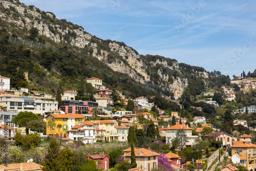 Villas du village de La Turbie, à flanc de montagne, sur les hauteurs de Monaco © Ldgfr Photos