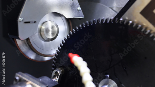 Tableau sur toile Sharpening of carbide circular saws on the machine.