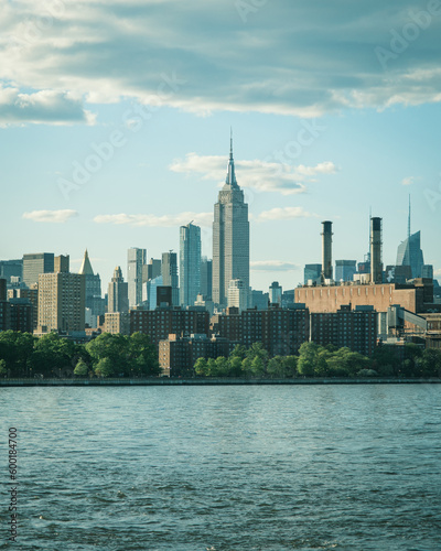 Canvas Print View of the Manhattan skyline and Empire State Building across the East River fr