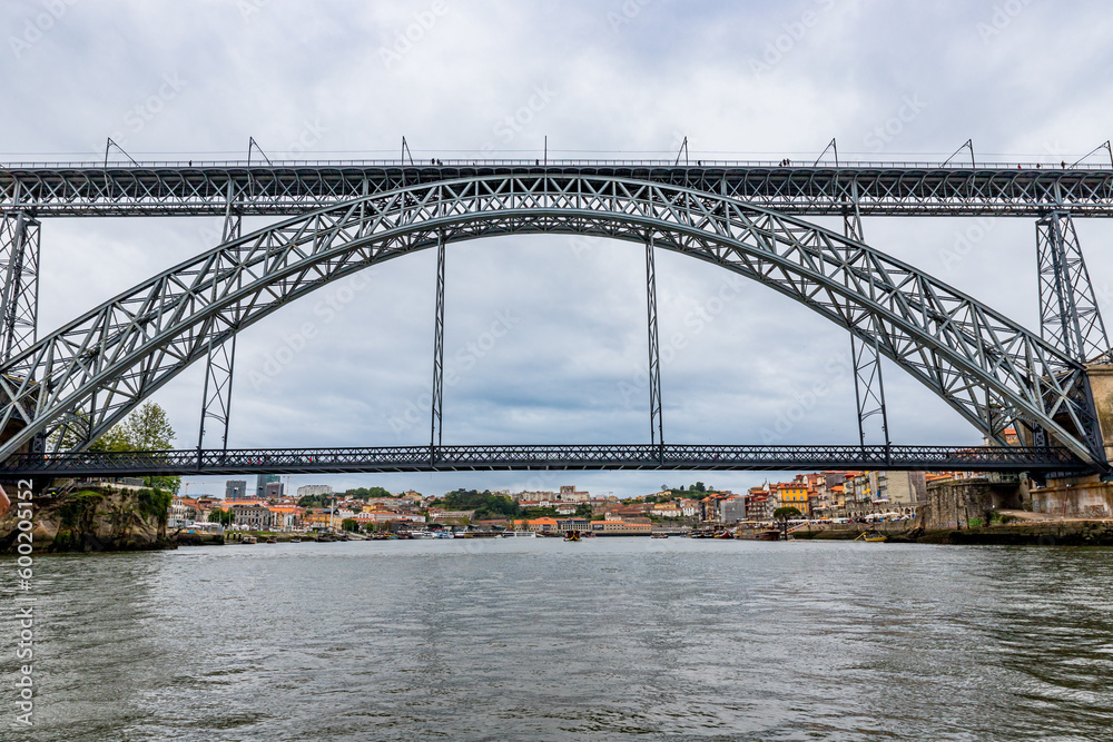 Le Pont Dom-Luís I vu depuis un Rabelos à Porto