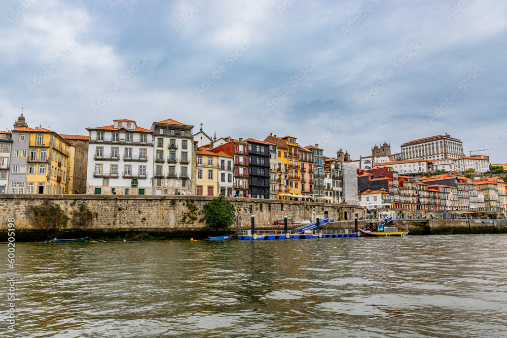Vue sur Ribeira depuis un Rabelos à Porto
