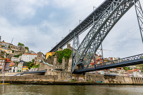 Vue sur Ribeira depuis un Rabelos    Porto