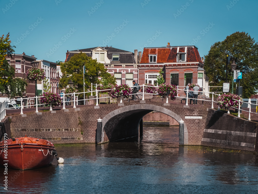 Obraz premium A bridge in Leiden (The Netherlands)