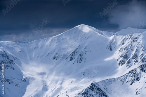 Winter mountain range on a sunny day © alexugalek