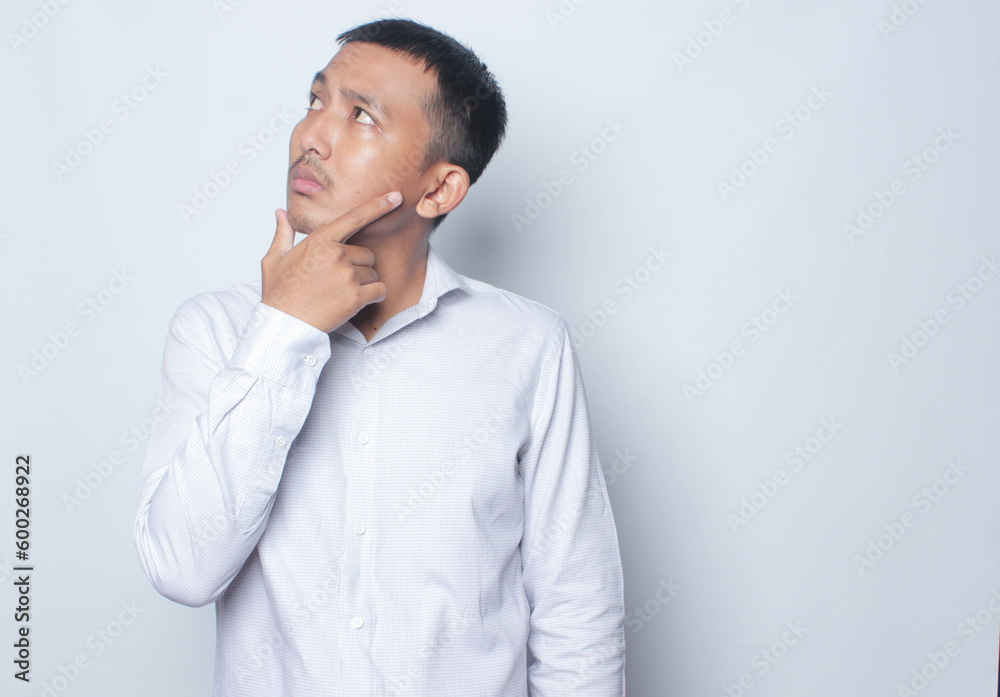 Adult Asian man wearing white shirt showing thinking gesture
Keywords: Adult Asian man wearing white shirt showing thinking gesture
Keywords: