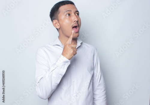 Adult Asian man wearing white shirt showing thinking gesture
Keywords: