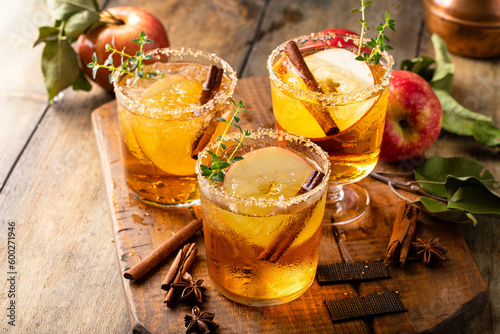 Fotografiet Apple cider margarita with brown sugar and spices, fall cocktail idea