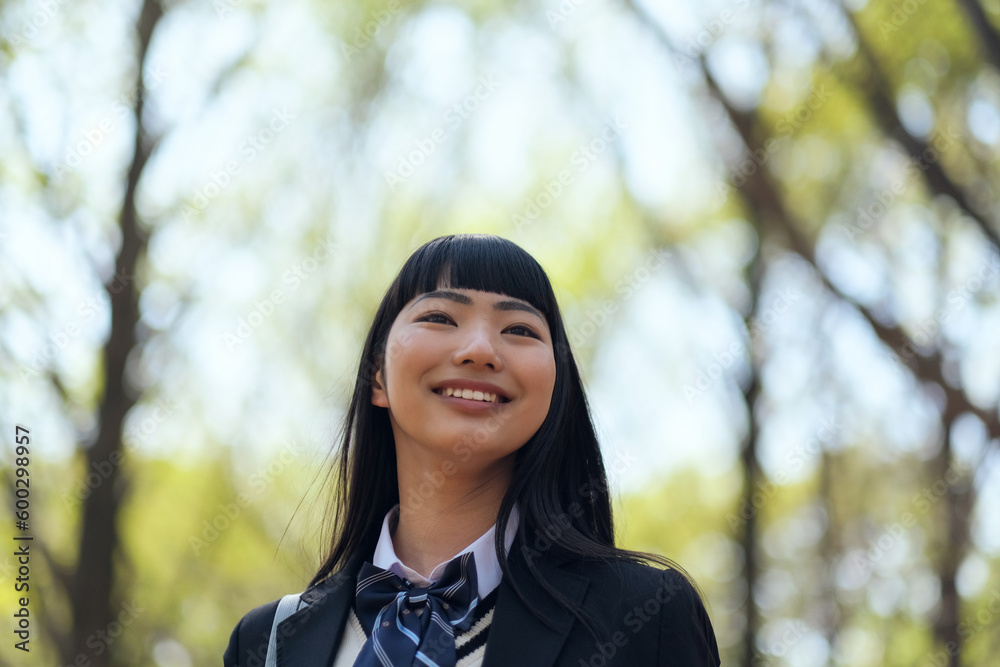 笑顔の女子高校生のクローズアップ 笑顔の女子高校生のクローズアップ