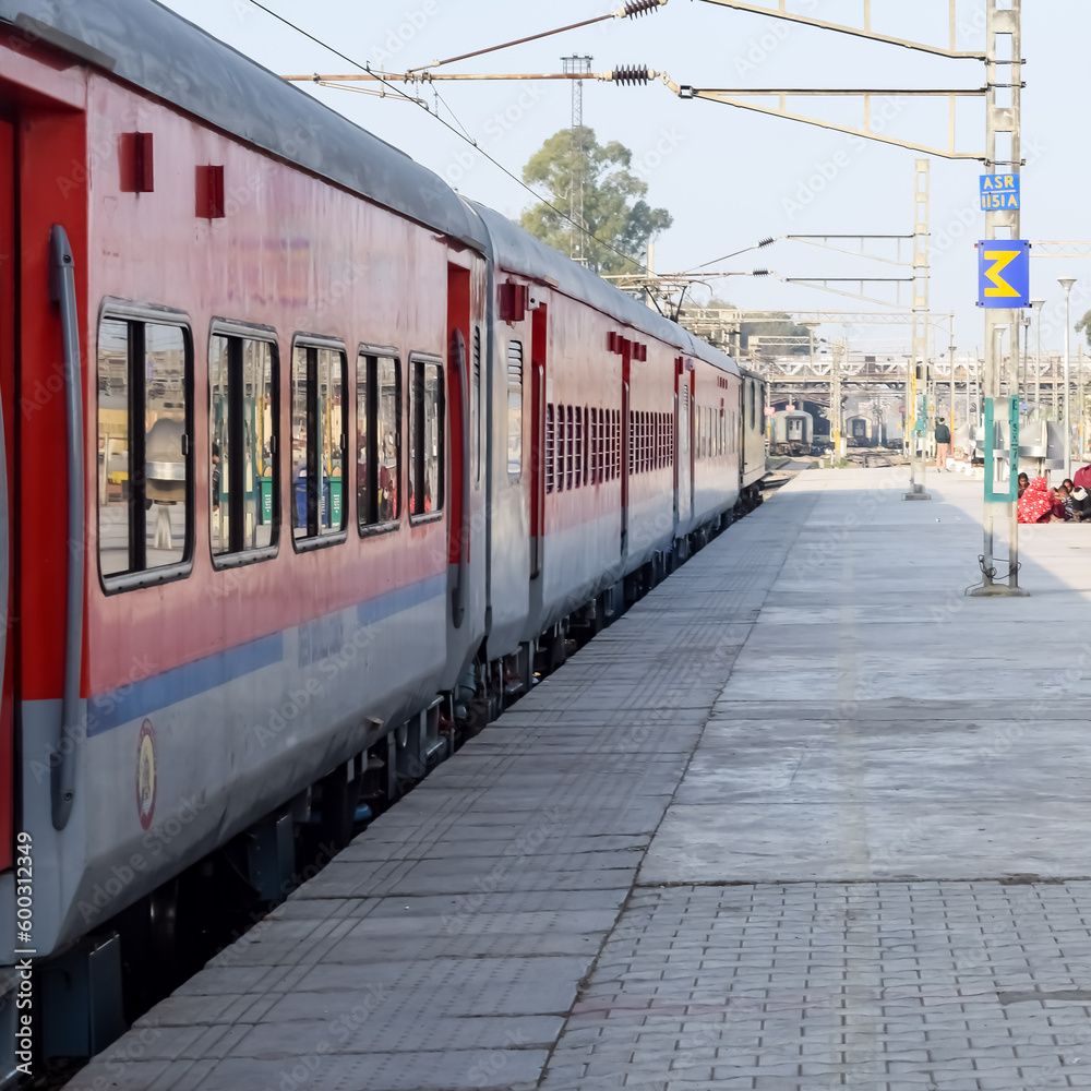 Obraz premium Indian railway train at Amritsar railway station platform during morning time, Colourful train at Amritsar, Punjab railway station