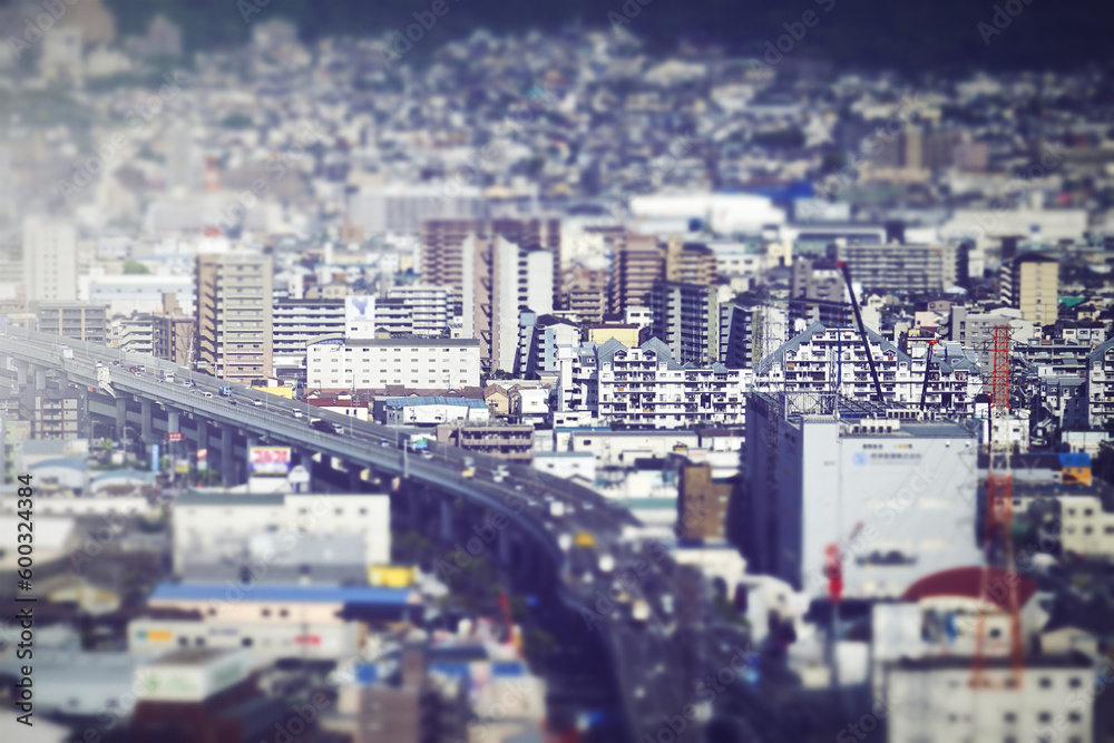 大阪の高速道路と都市風景