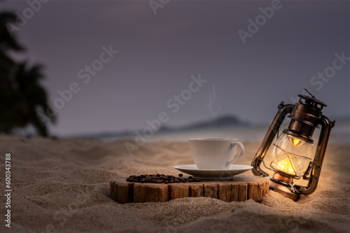 Fotografia Close-up white coffee cup and many coffee beans placed around on the wood table with a beautiful seascape of nature background, concept coffee vacation travel, beautiful morning light background