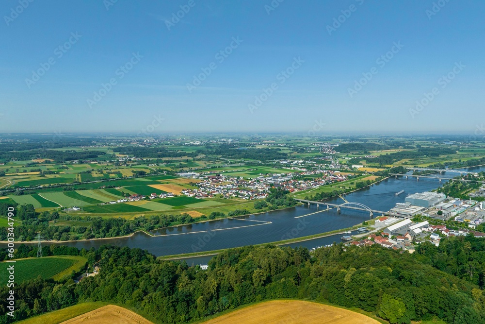 Obraz premium Luftbild aus der Region Deggendorf, Ausblick auf das Donautal und die Region Gäuboden 
