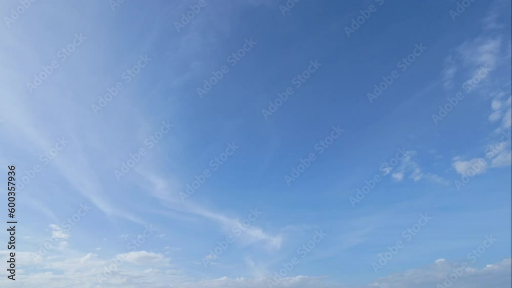 4K Time lapse white cloud moving on blue sky
4K Time lapse white cloud moving on blue sky