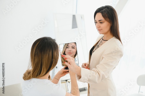 Wallpaper Mural Master making permanent eyebrow make up Torontodigital.ca