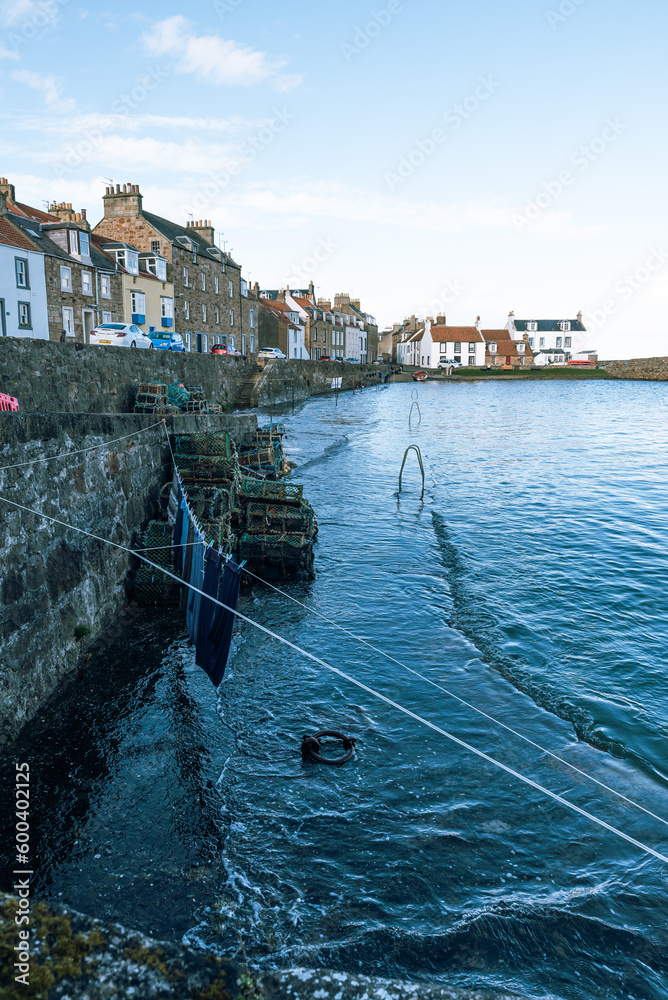 Obraz premium A high Spring tide overwhelms the quayside in the harbour