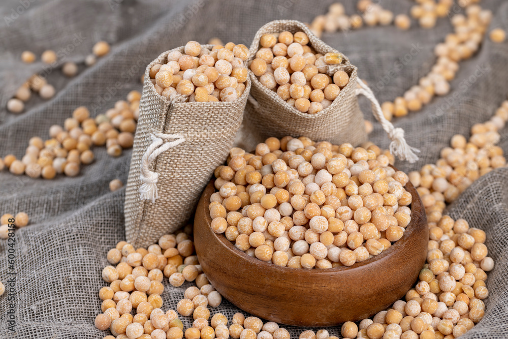 Fototapeta premium yellow dry peas for cooking porridge