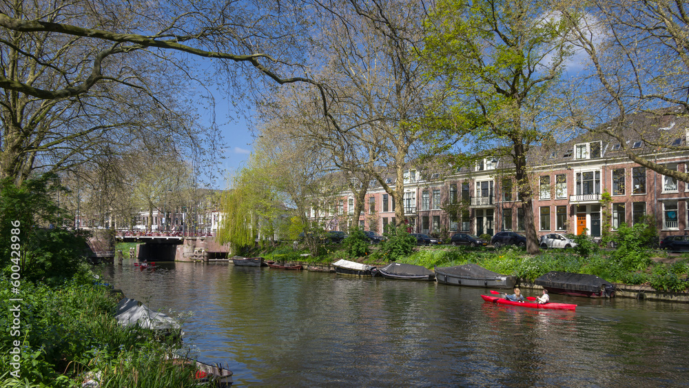 Fototapeta premium Außengracht in Utrecht Frühling sonnig