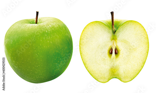 Maçã verde inteira e maçã verde cortada em fundo transparente - maçãs verdes