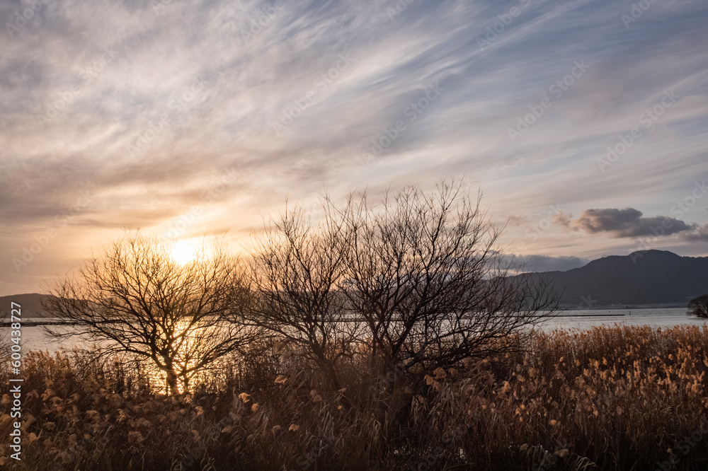 琵琶湖の美しい夕暮れ　サンセット　夕焼け背景