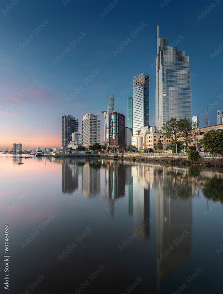 Naklejka premium Bach Dang park - 1 district - hochiminh in morning