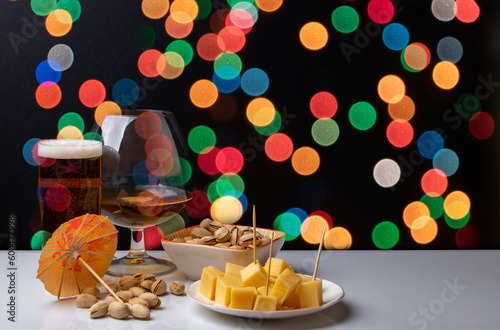 Fiesta con cerveza, brandy queso y pistach.