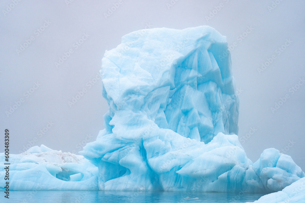 Obraz premium amazing landscape with glaciers and icebergs in summer time