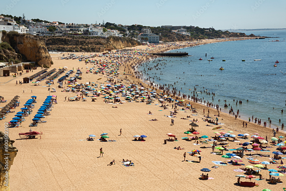 Paisaje de la playa de Albufeira, Portugal. Paisaje de la playa de Albufeira, Portugal.