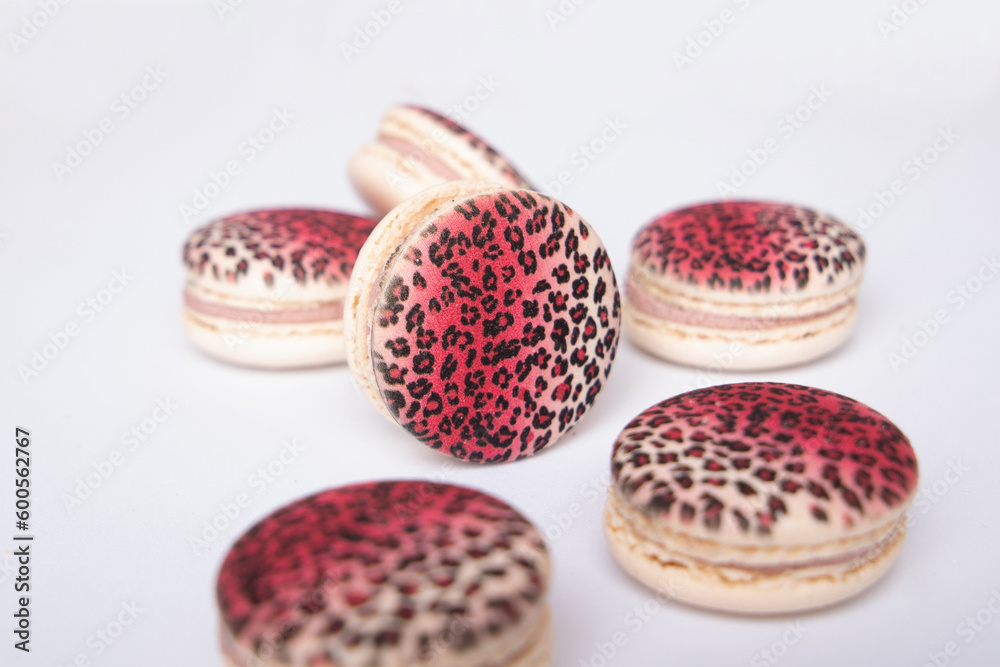 Sweet raspberry and vanilla macaroons with leopard design on table
Sweet raspberry and vanilla macaroons with leopard design on table