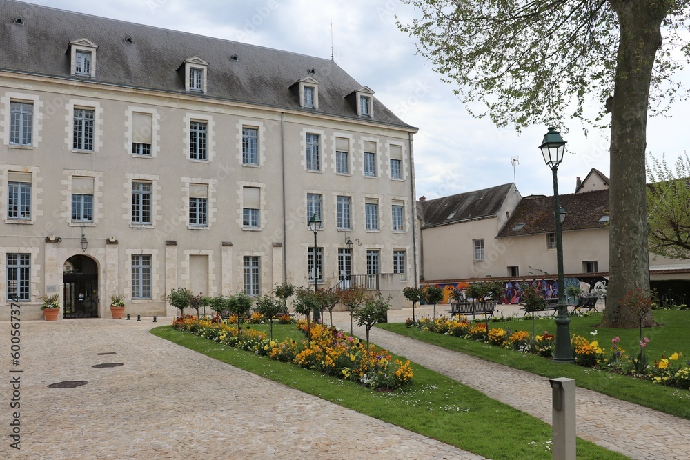 La mairie, vue de l'extérieur, ville de Montargis, département du Loiret, France