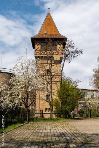 Historischer Wasserturm  am Rheinufer in Wiesbaden © Cezanne-Fotografie