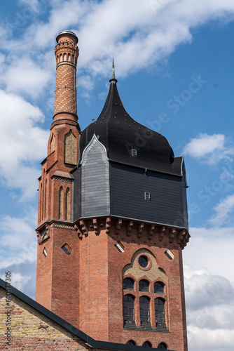 Historischer Wasserturm  am Rheinufer in Wiesbaden