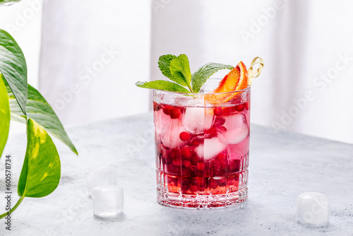 Bilde på lerret Cold refreshing summer drink with lingonberry and oranges