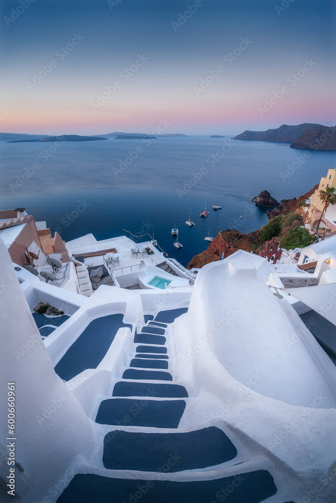 Obraz premium Paradise found in Santorini! This iconic image showcases the island's stunning blue domes, white houses, rugged caldera, and endless sea.
