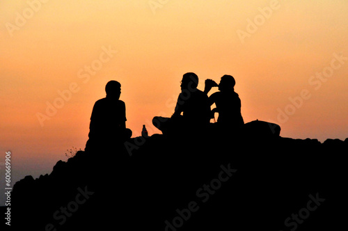 Günbatımı izleyen gençler Young peolple watching the sunset