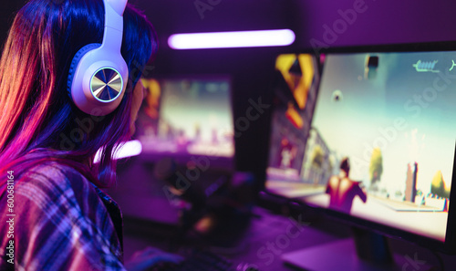 Fotografie Girl playing a first person shooter video game on a computer