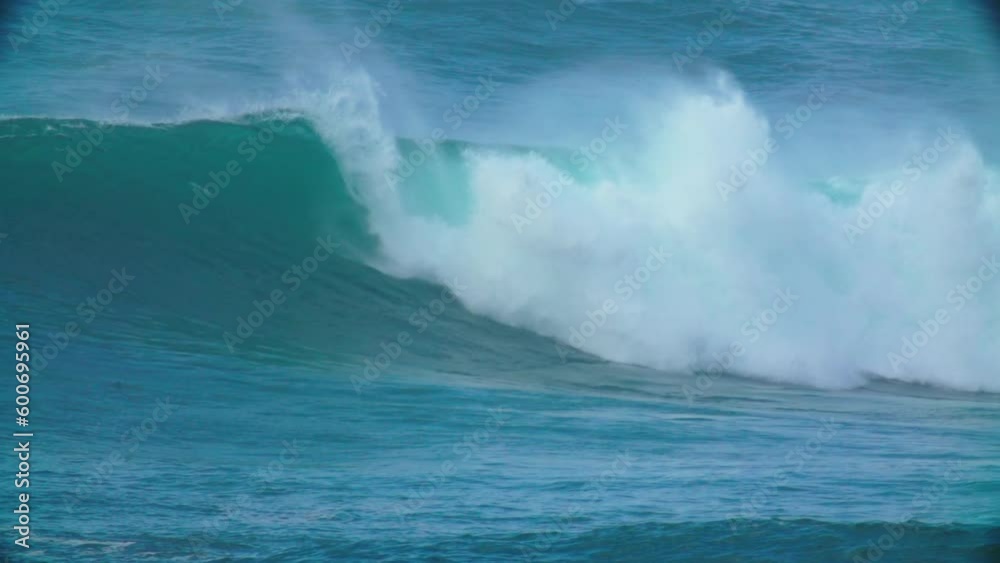 Aerial: Slow Motion Of Waves Splashing In Ocean, Drone Flying Over Sea - Honolulu, Hawaii Aerial: Slow Motion Of Waves Splashing In Ocean, Drone Flying Over Sea - Honolulu, Hawaii