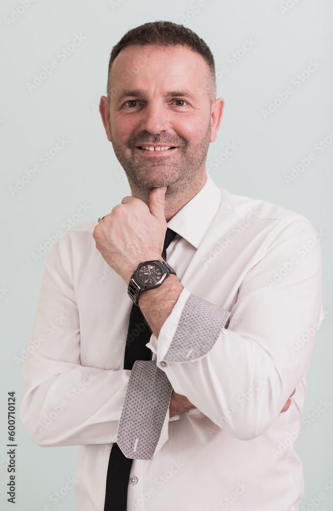 Naklejka premium casual businessman wearing formal business clothes smiling at camera with crossed hands isolated over gray background.
