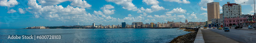 Panorámica del malecón de la Habana Cuba un lindo día de verano