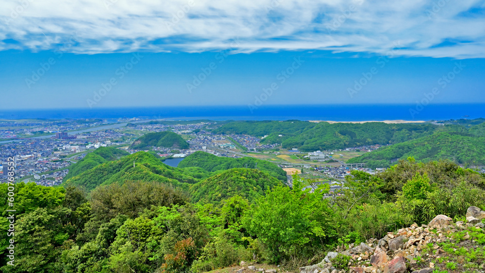 鳥取城山上ノ丸本丸天守跡より鳥取砂丘方面を眺める　鳥取県鳥取市