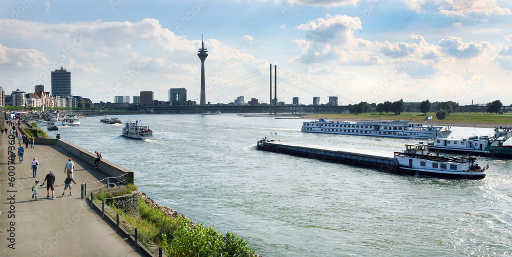 Düsseldorf,  Rhein