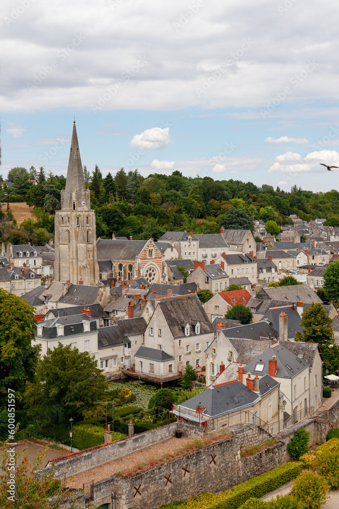 Centre - Indre-et-Loire - Langeais - Vue sur la ville et l'église Saint--Jean-Baptiste