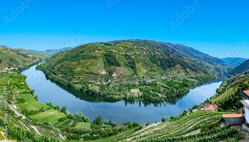 Quadro em tela Douro river bend at Mesao frio in the Porto region