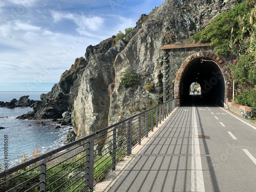 pista ciclabile e passeggiata nella liguria di levante