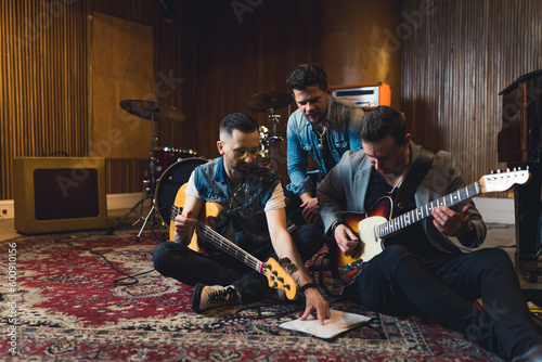Canvas Print Young musicians practising the song in rehearsal room