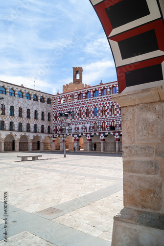 Imagen vertical de la plaza Alta de la ciudad de Badajoz, con la torre de Espantaperros al fondo. photo