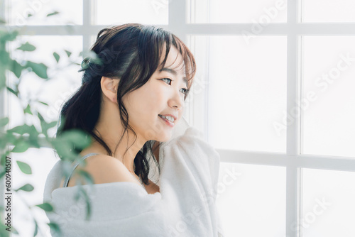 風呂上がり・朝シャン後に髪をタオルドライするアジア人女性
Free Download 風呂上がり・朝シャン後に髪をタオルドライするアジア人女性
- GFXLoad