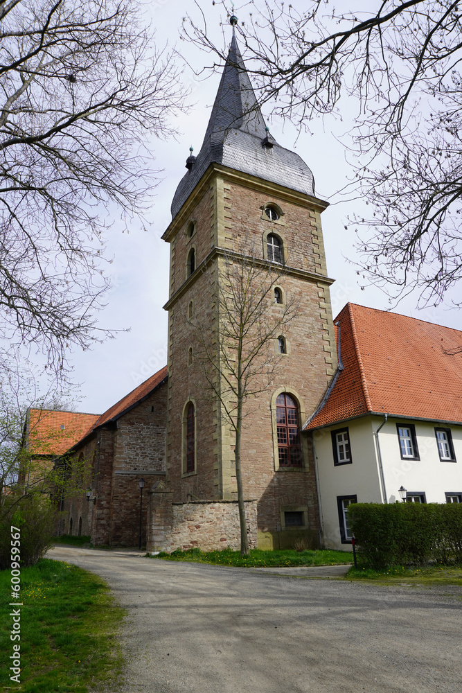 Blick auf die Kirche in der Klosteranlage Wöltingerode in Niedersachsen
