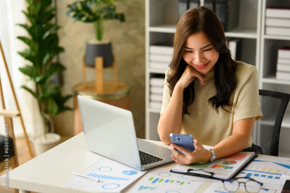 Attractive female investment advisor using smartphones, chatting with client online or giving internet consultation to customer Attractive female investment advisor using smartphones, chatting with client online or giving internet consultation to customer